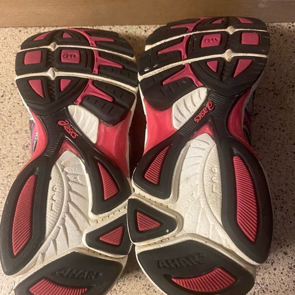 ASICS  women's sneakers size 8 gray and red. - Picture 5 of 6